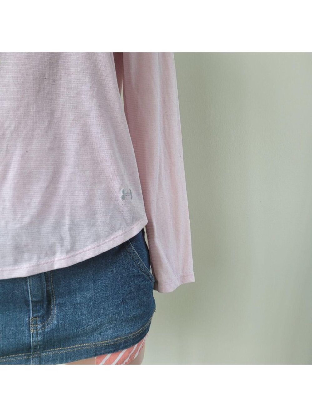 Under Armour Pastel Light Pink Open Back Athletic Long Sleeve (S) - Picture 7 of 8